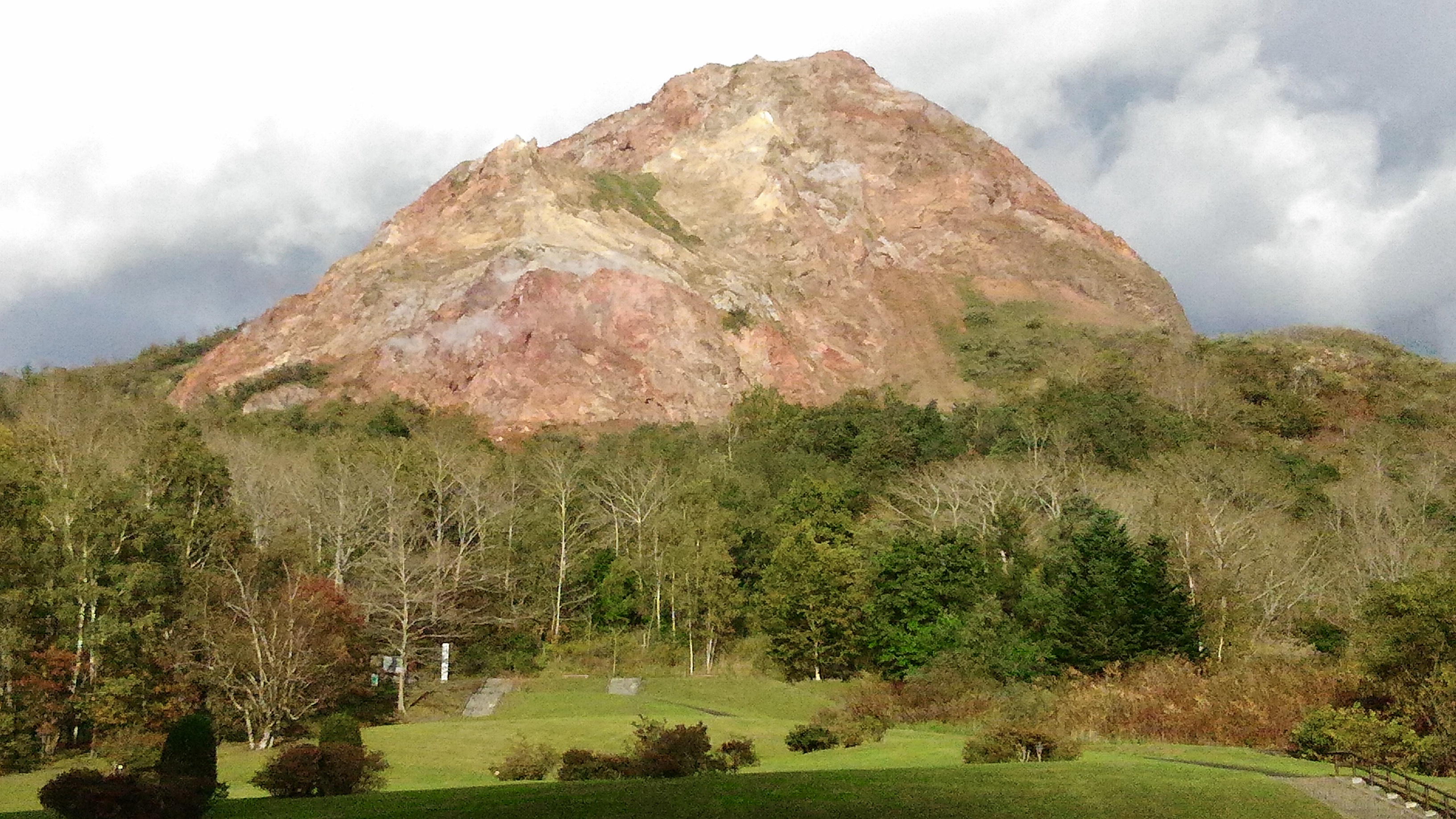 Nishiyama crater and Showa Shinzan at Lake Toya 西山クレーター
